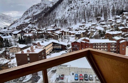 Le Cret Apartment | Studio for 4 in Val-d'Isère, south-facing balcony