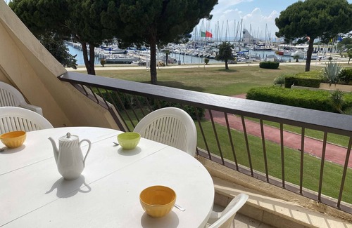 Le Grau-Du-Roi Apartment | Studio for 4 with pool and terrace, Port Camargue