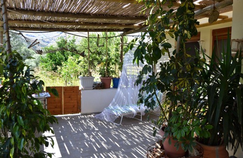 Agkouseliana Apartment | Studio for two. Centrally located, between Plakias and Rethymnon. On the E4