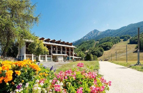 Saint-Leger-les-Melezes Apartment | Studio at the foot of the slopes in St Léger les Mélèzes - 2/3 people