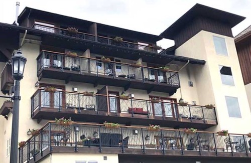 Downtown Leavenworth Cabin | Studio from 12/18 -12/20 at Blackbird Lodge in downtown Leavenworth (sleeps 2)