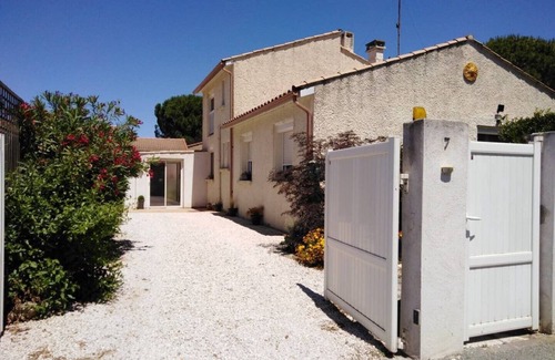 Montady Apartment | STUDIO FULL OF CHARM AND BRIGHT "BETWEEN EARTH AND SEA" SWIMMING POOL, GARDEN SPORTED.