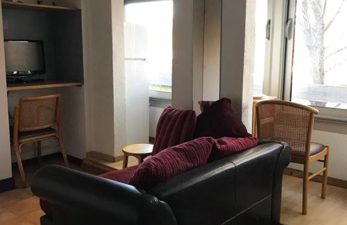 Greoux-les-Bains Apartment | Studio Garriguette, parking gratuit, ascenseur, 2 personnes, lit 2 places