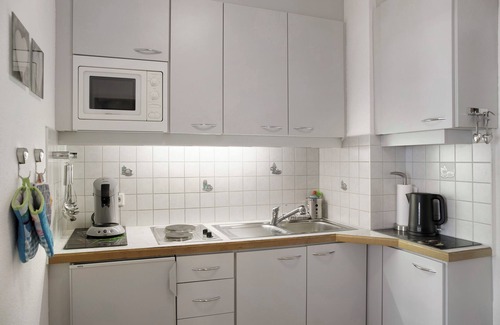 Seefeld in Tirol Apartment | Studio 'Harmony' with Mountain View, Shared Garden and Wi-Fi