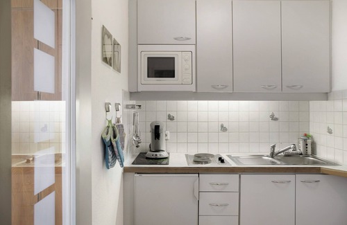 Seefeld in Tirol Apartment | Studio 'Harmony' with Mountain View, Shared Garden and Wi-Fi