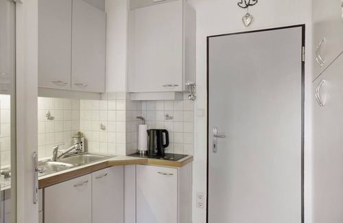 Seefeld in Tirol Apartment | Studio 'Harmony' with Mountain View, Shared Garden and Wi-Fi