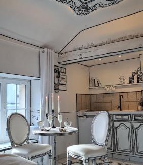 Sable-sur-Sarthe Apartment | Studio illustré Insolite
