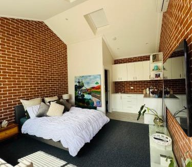 Bathurst House | Studio in CBD Bathurst