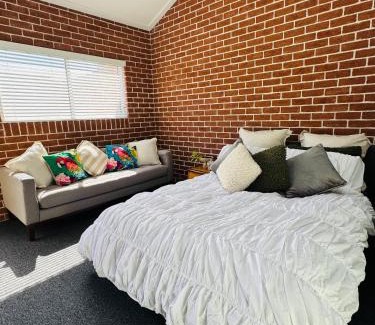 Bathurst House | Studio in CBD Bathurst