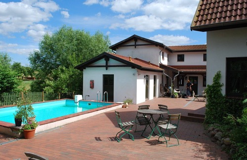Dargun Apartment | Studio in Dargun mit Pool am Kummerower See
