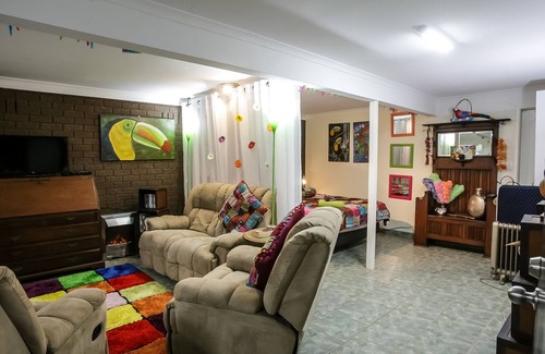 Harlaxton Apartment | Studio in Prize Winning Garden on the Edge of The Great Dividing Range