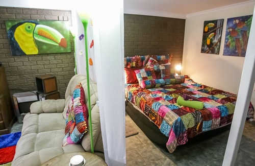 Harlaxton Apartment | Studio in Prize Winning Garden on the Edge of The Great Dividing Range