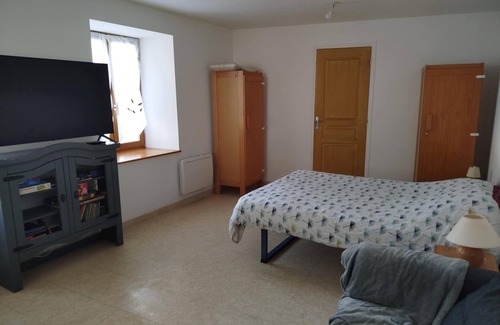 Seyne Apartment | Studio in the heart of Seyne's citadel ski village and lake.