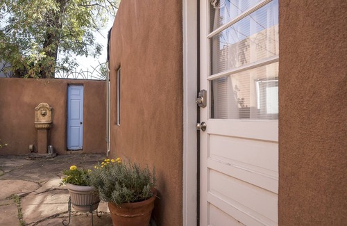 Downtown Santa Fe Apartment | Studio, incredible location & on-site parking! Short walk to Plaza & Railyard.