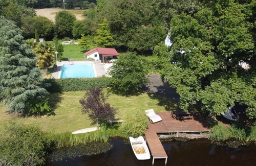 La Ferriere House | Studio Indépendant Dans une Maison Avec Piscine, un Grand Parc et son Étang