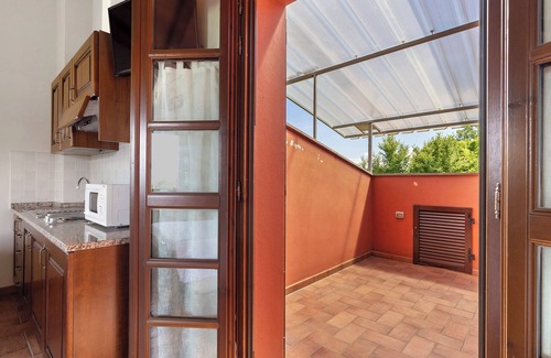 Montopoli in Val d'Arno Apartment | Studio Apartment 'Numero 4' with Shared Garden, Balcony and Air Conditioning