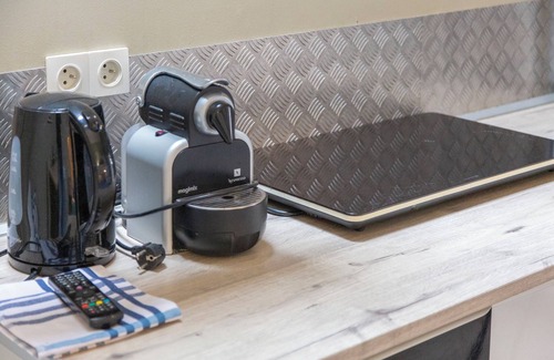 Guilvinec Apartment | Studio "L'Eclose Ty Du" with Private Terrace, Shared Garden and Wi-Fi