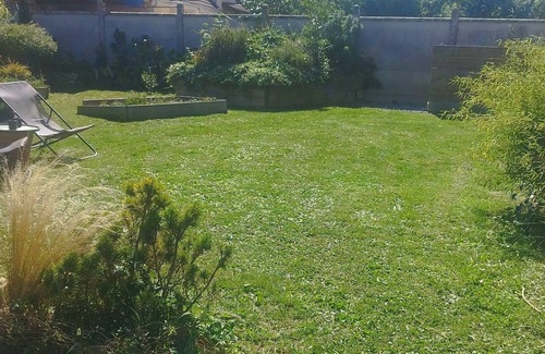 Longueil-Sainte-Marie Condo | Studio L'Escale - Garden-Home cinema-Hanging net