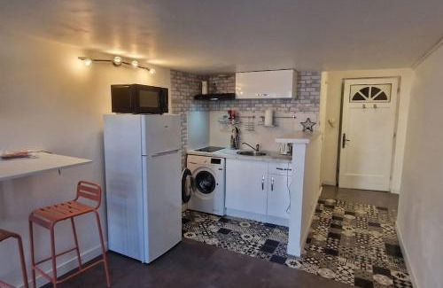 Lezignan-Corbieres Apartment | Studio L'Occitan en plein centre ville avec balcon