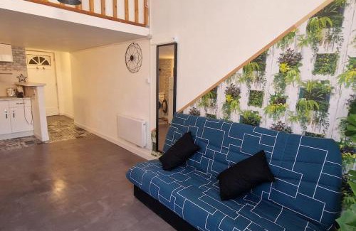 Lezignan-Corbieres Apartment | Studio L'Occitan en plein centre ville avec balcon