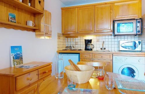 Saint-Gervais-les-Bains Apartment | Studio La pointe des Aravis 3 by Interhome