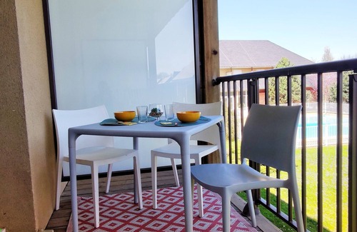 Equemauville Apartment | Studio "le boujou" pool view