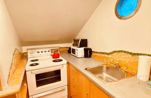 Cote-Des-Neiges—Notre-Dame-De-Grace Apartment | Studio located in the Monkland Village area