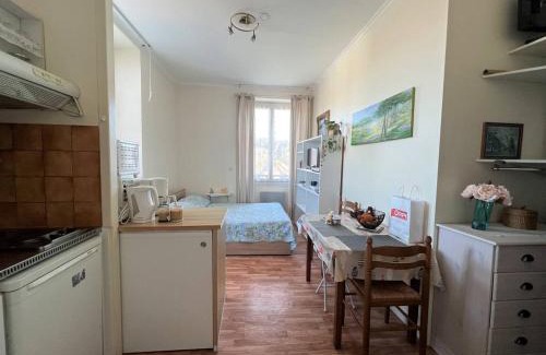 Cambo-les-Bains Apartment | Studio lumineux à Cambo-les-Bains, proche thermes, coin nuit, kitchenette, internet, animaux acceptés - FR-1-495-10