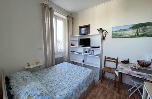 Cambo-les-Bains Apartment | Studio lumineux à Cambo-les-Bains, proche thermes, coin nuit, kitchenette, internet, animaux acceptés - FR-1-495-10