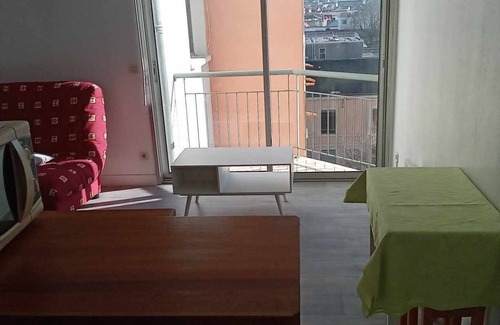 Perigueux Apartment | Studio Lumineux 27m2, Idéalement Placé Dans le Centre. Balcon et Jardin Privatif