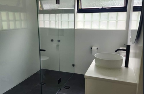 Nambour Apartment | Studio near hospital, private bathroom and kitchen