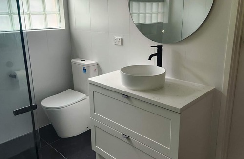 Nambour Apartment | Studio near hospital, private bathroom and kitchen