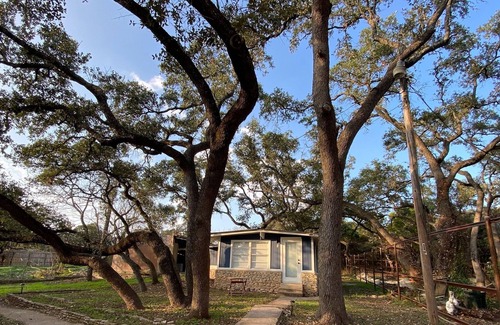 Leander House | Studio near Lake Travis | Free On-Site Boat Parking