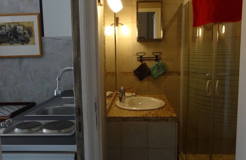 Saint-Maximin House | Studio near Uzès in a quiet cartier ready the garlic