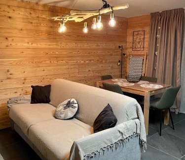 Les Claux Apartment | Studio neuf et chaleureux