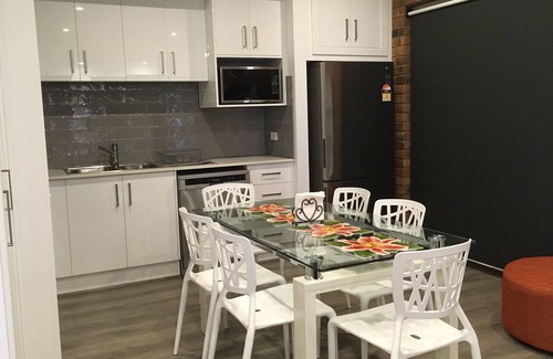 Melton South Apartment | Studio New and Modern Self-catering