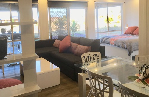 Melton South Apartment | Studio New and Modern Self-catering
