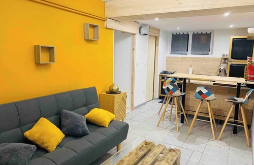 Jussac Apartment | Studio on one level - Free parking - 1bed - 4p - garden
