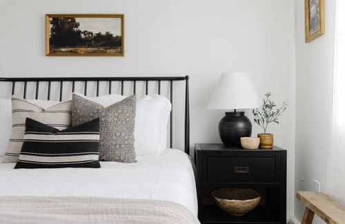 Chico Cottage | Studio on Sunset | Peaceful Stay in Central Chico