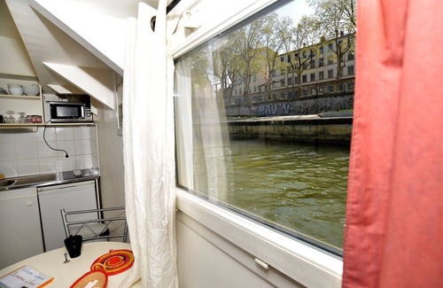 2nd Arrondissement Boat Rental | Studio Péniche Centre Lyon Insolite