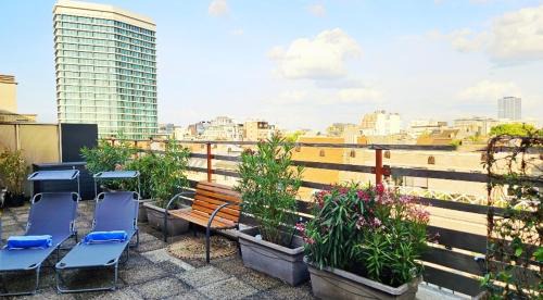 Chatelain Apartment | Studio penthouse lumineux avec grande terrasse de 40m2