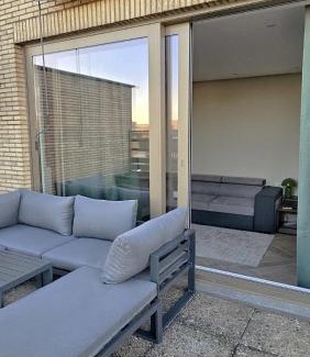 Chatelain Apartment | Studio penthouse lumineux avec grande terrasse de 40m2