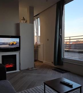 Chatelain Apartment | Studio penthouse lumineux avec grande terrasse de 40m2