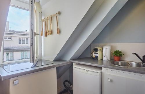 Gaillon Apartment | Studio Place Vendome by Studio prestige