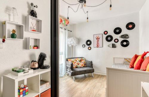 Cap d'Agde Apartment | Studio Pop plein Centre-Port - ménage, linge inclus