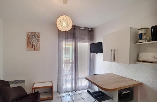 Lamalou-les-Bains Apartment | Studio rénové avec balcon, proche des Thermes de Lamalou, animaux acceptés, parking gratuit. - FR-1-451-131