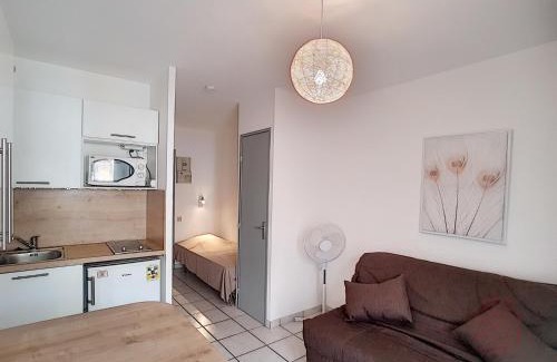Lamalou-les-Bains Apartment | Studio rénové avec balcon, proche des Thermes de Lamalou, animaux acceptés, parking gratuit. - FR-1-451-131