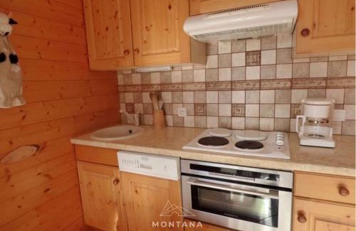 Le Grand-Bornand Apartment | Studio rénové avec cabine - 26m² - 5 pers - Balcon exposé sud - Près skibus et remontées mécaniques - FR-1-458-125