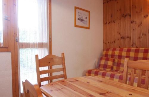 Montchavin Apartment | Studio rénové Montchavin - 2 pers, proche pistes et commerces, terrasse sud/ouest - FR-1-329-40