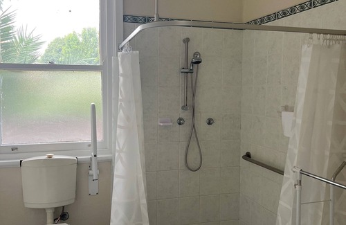 Cootamundra Apartment | Studio Room with Own Bathroom in the Heart of Cootamundra